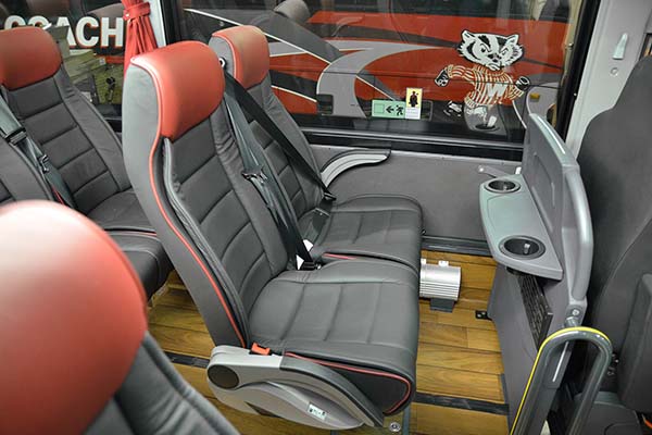 40Coach6 Charter Bus